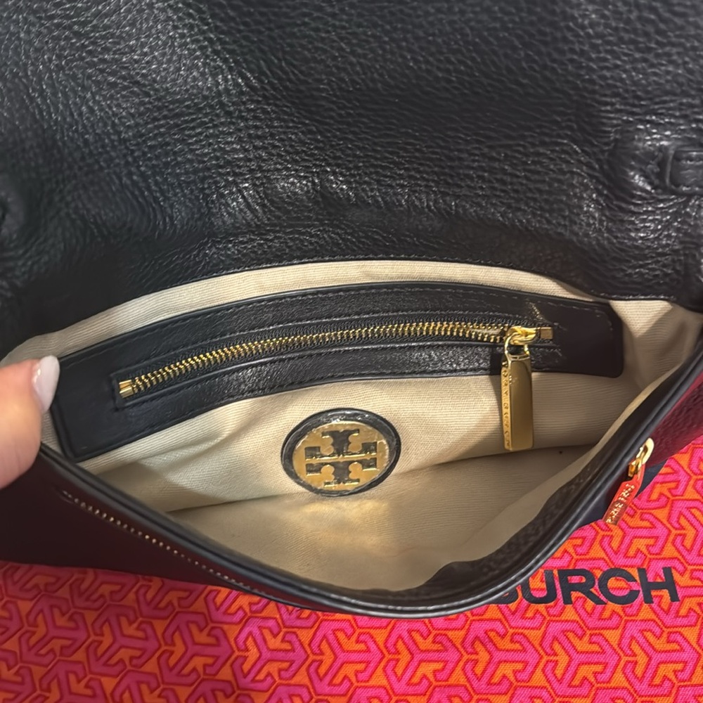 Tory Burch Black Leather Clutch with gold chain strap - Picture 5 of 7